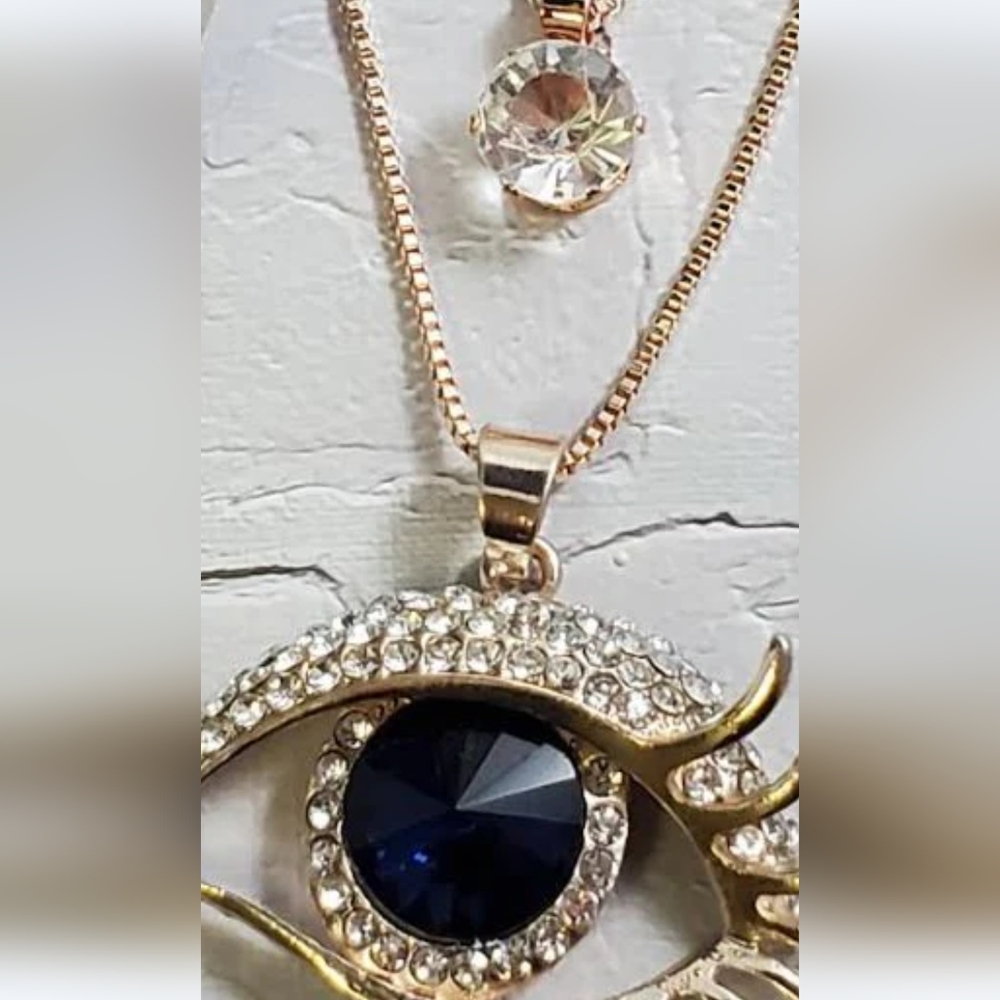 Rose Gold eyes with rhinestone necklace